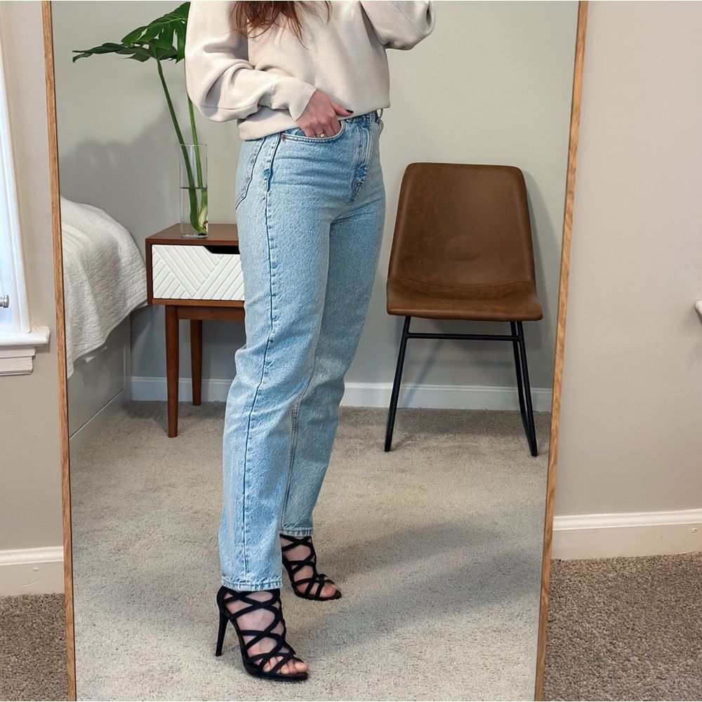 NWOT Zara super high waist light wash jeans, mom fit, size US 4, 28” waist